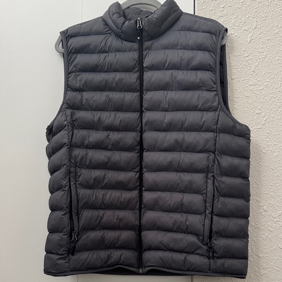 32 Degrees Charcoal Quilted Vest - Picture 1 of 3